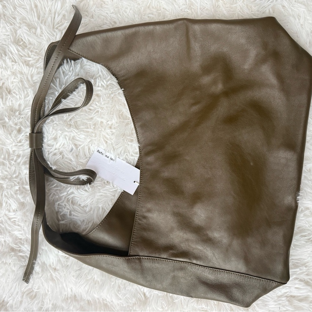 Reformation - The Medium Vittoria Tote Bag - Truffle - Picture 4 of 5